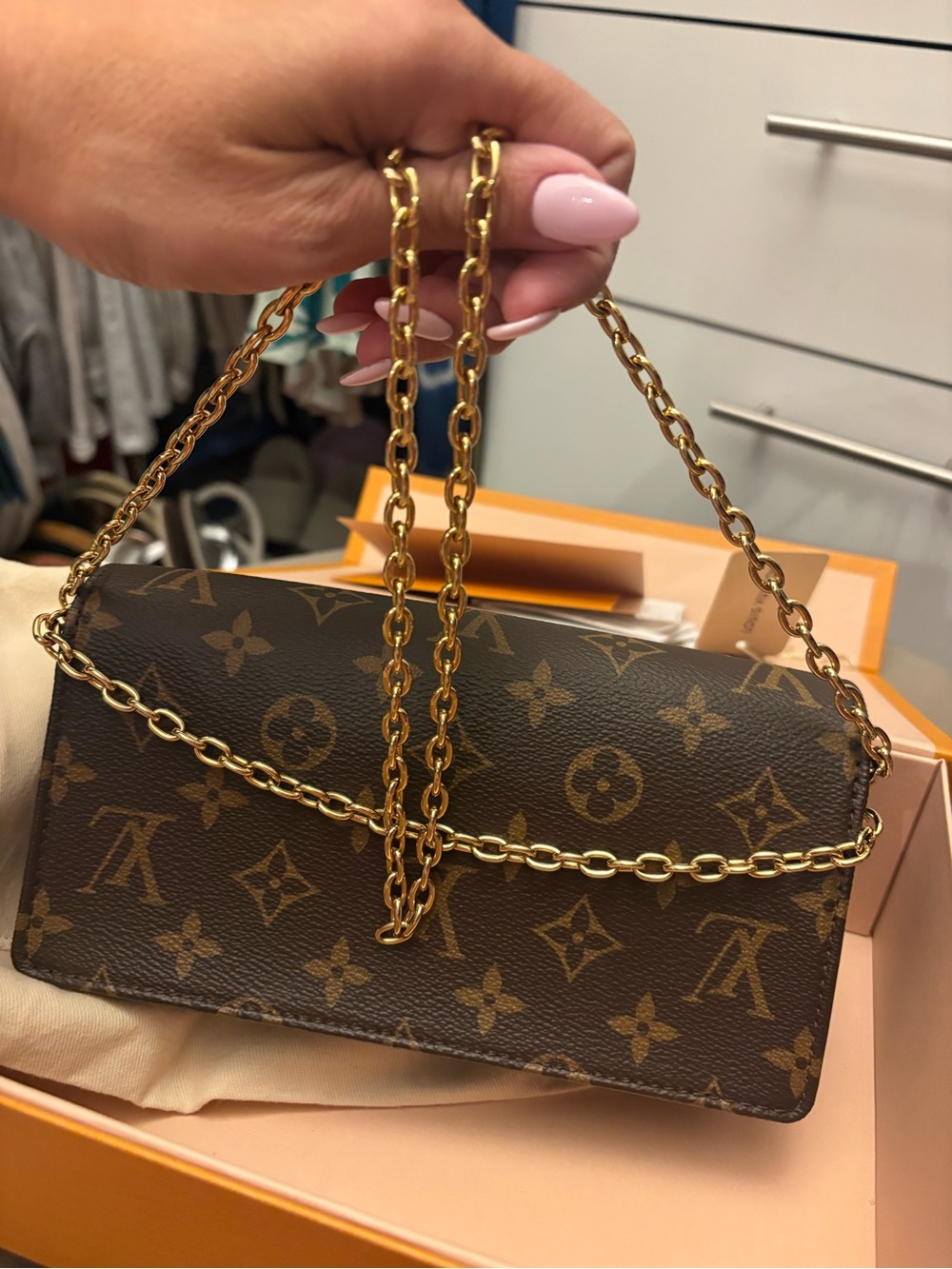Louis Vuitton Lily - Picture 7 of 13